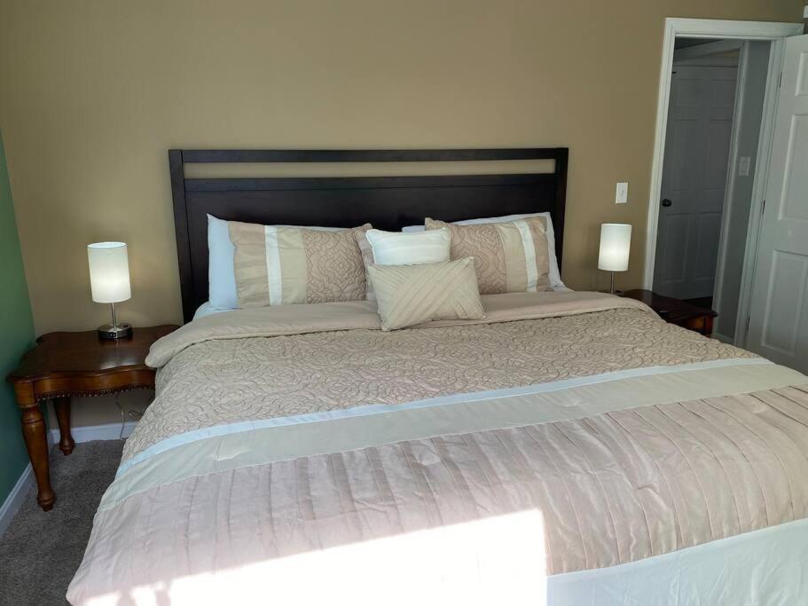 Sunny One Bedroom In Historic Downtown 도버 외부 사진