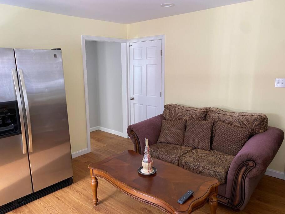 Sunny One Bedroom In Historic Downtown 도버 외부 사진
