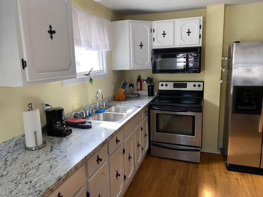 Sunny One Bedroom In Historic Downtown 도버 외부 사진